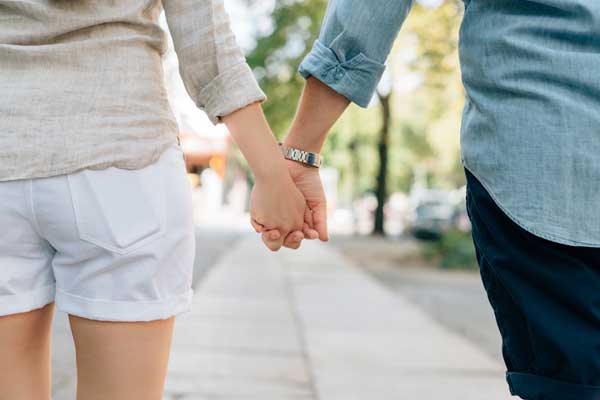 Wandelen hand in hand